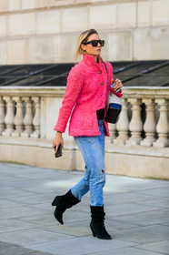 tom ford sunglasses, scale sunglasses, square shape glasses, pink jacket, tweed jacket, chanel jacket, chanel bag, tweed bag, white bag, black leather bag, chain strap bag, light blue jeans, denim, used jeans, boyfriend jeans, isabel marant boots, black suede boots, high heels boots, fashion week, frenchystyle, FW, jonathan paciullo, street style, vertical, full length