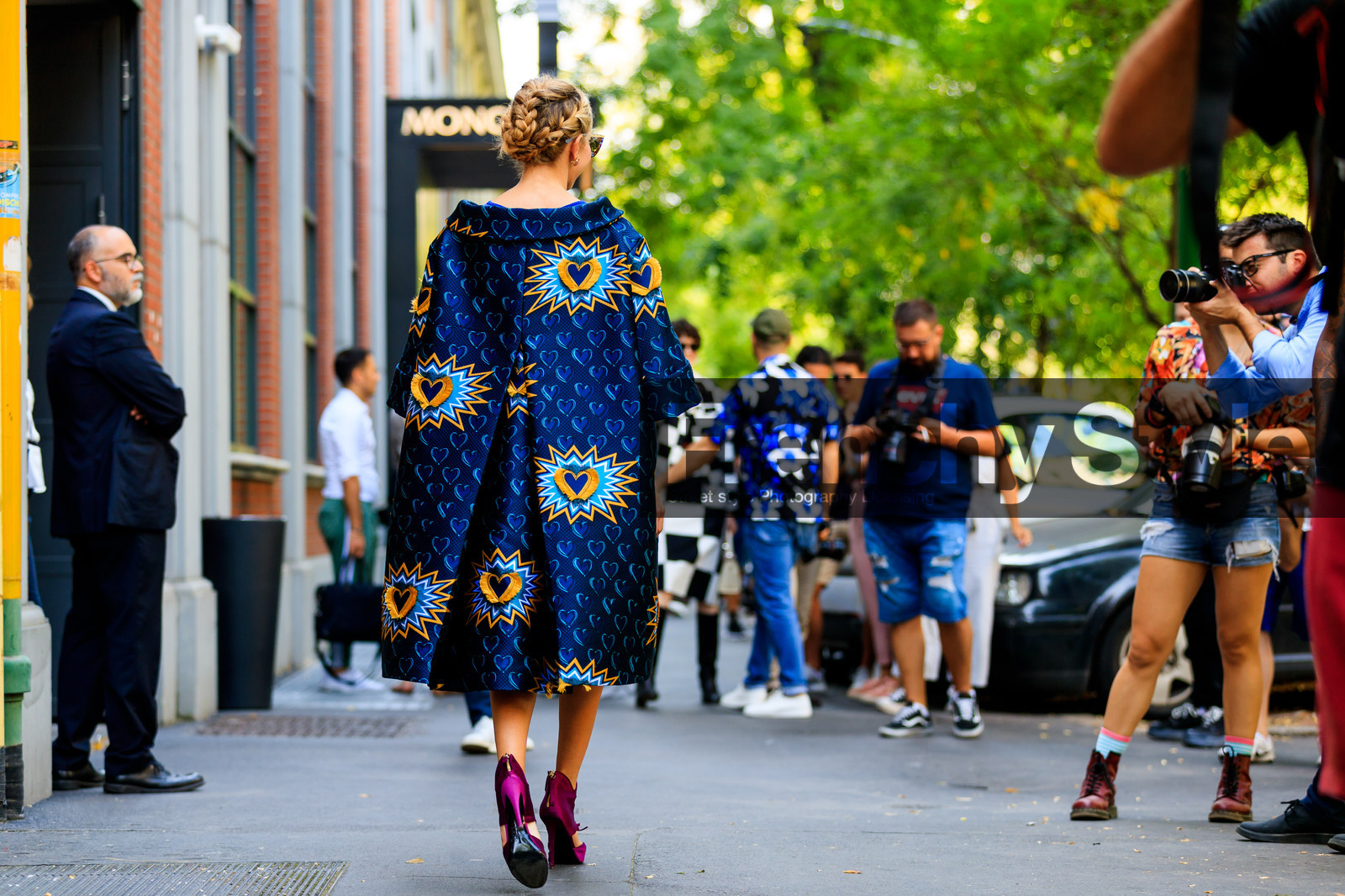 blue dress, braids, graphic dress, high heels, leather shoes, oversize, printed dress, purple shoes, shirt dress, street style, jonathan paciullo, FW, frenchystyle, fashion week, MFW, MILAN, SPRING SUMMER 2019, SS 19, atmosphere details, horizontal, full length