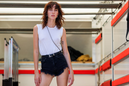 black belt, black denim, denim shorts, leather belt, white tank top, fashion week, frenchystyle, FW, jonathan paciullo, street style, PFW, PARIS, atmosphere details, horizontal, detail, model, AUTUMN WINTER 2018-2019, FALL WINTER 2018-2019, FW 18-19, teddy quinlivan