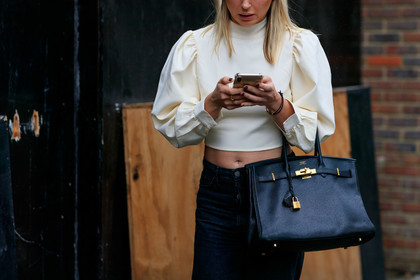 white blouse, balloon sleeves, high collar blouse, cropped blouse, kelly hermes bag, hermes bag, black leather bag, black denim pants, fashion week, frenchystyle, FW, jonathan paciullo, street style, atmosphere details, horizontal, detail