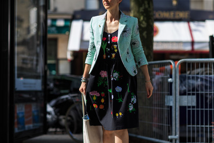 atmosphere details, black dress, blue jacket, detail, embroidered dress, embroidered jacket, fashion week, floral, flower, frenchystyle, FW, horizontal, jonathan paciullo, MENSWEAR, PARIS, PFW, printed dress, printed jacket, sarah colette, SPRING SUMMER 2017, SS 17, street style, tote bag