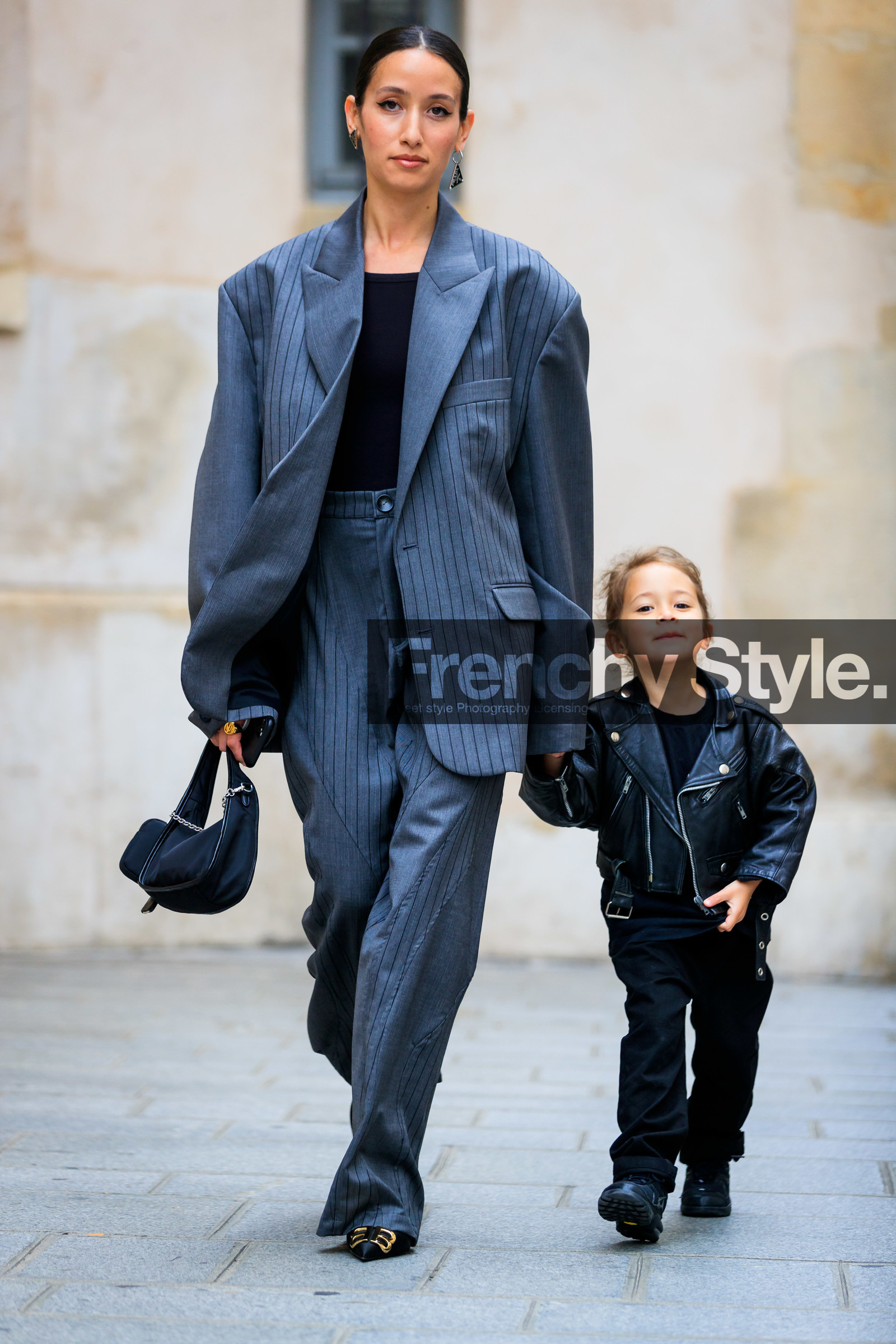 grey jacket, grey pants, striped jacket, striped pants, patchwork jacket, patchwork pants, oversize jacket, oversize pants, oversize suits, prada bag, black bag, dangling earrings, silvered earrings, black earrings, prada earrings, black leather pumps, golden buckle shoes, sharp end shoes, balenciaga shoes, alexandra guerain, fashion week, frenchystyle, FW, jonathan paciullo, street style, PFW, PARIS, SPRING SUMMER 2022, SS 22, vertical, full length