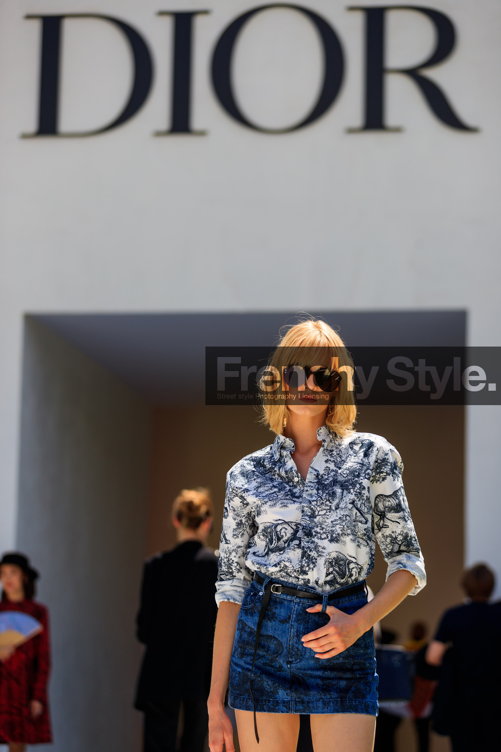 black belt, blue denim, denim skirt, graphic shirt, leather belt, mini skirt, printed shirt, sunglasses, fashion week, frenchystyle, FW, jonathan paciullo, street style, PFW, PARIS, vertical, detail, atmosphere details, model, AUTUMN WINTER 2018-2019, FALL WINTER 2018-2019, FW 18-19, daria strokous