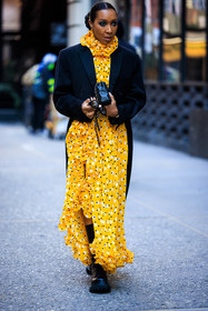 yellow long dress, printed dots dress, printed longdress, black combatboots, ruffles longdress, black blazer, chanel matelase bag, chanel handbag, black chanel bag, smoky eyes, fashion week, frenchystyle, FW, jonathan paciullo, street style, NYFW, NEW YORK, AUTUMN WINTER 2022-2023, FALL WINTER 2022_2023, FW 22-23, vertical, atmosphere details