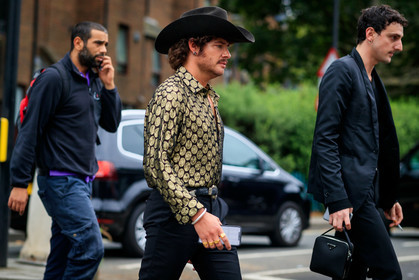 cowboy belt, cowboy look, cowboy hat, brown hat, golden shirt, polka dots shirt, fashion week, frenchystyle, FW, jonathan paciullo, street style, atmosphere details, horizontal, detail