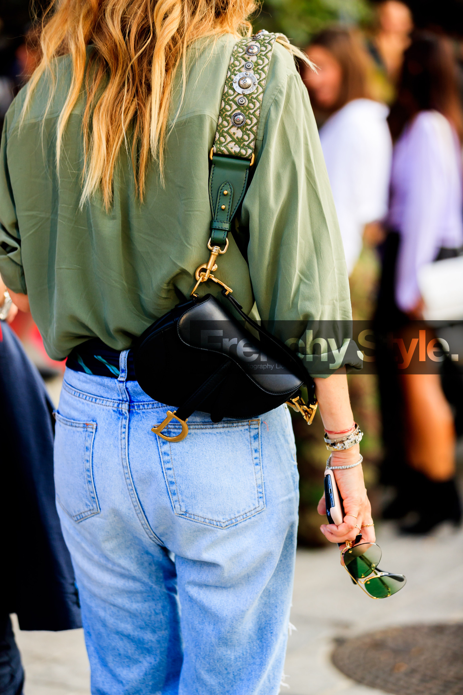 black bag, blue denim, christian dior, denim pants, green shirt, jeans, leather bag, saddle bag, trousers, fashion week, frenchystyle, FW, jonathan paciullo, street style, MFW, MILAN, SPRING SUMMER 2019, SS 19, vertical, atmosphere details, detail