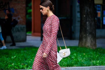 atmosphere details, chloe, detail, fashion week, frenchystyle, FW, horizontal, jonathan paciullo, leather bag, Maria Dueñas Jacobs, MFW, MILAN, printed dress, red dress, SPRING SUMMER 2017, SS 17, street style, sunglasses, white bag