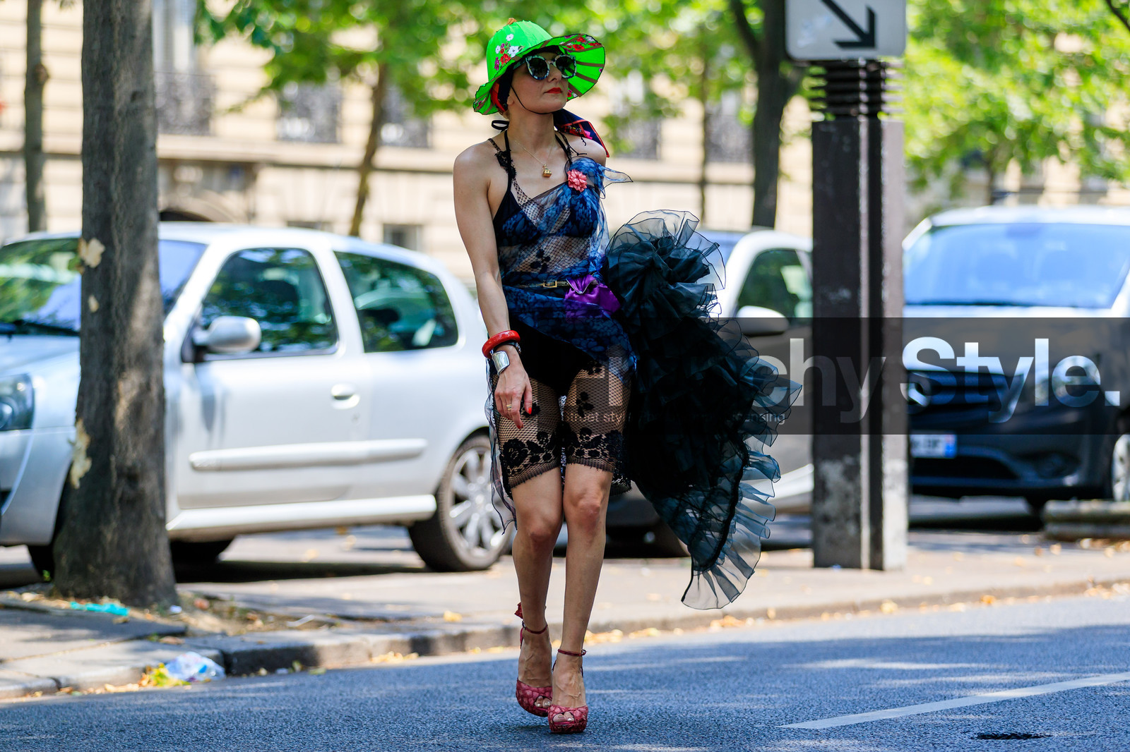 atmosphere details, black bra, catherine baba, fashion week, frenchystyle, full length, FW, green hat, high heels, horizontal, jonathan paciullo, lace, leather shoes, MENSWEAR, necklace, PARIS, PFW, red shoes, see through, SPRING SUMMER 2018, SS 18, street style, sunglasses, tulle