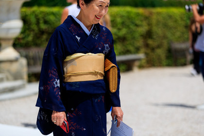 beige bag, belt, blue jacket, kimono, leather bag, fashion week, frenchystyle, FW, jonathan paciullo, street style, PFW, PARIS, horizontal, atmosphere details, detail, AUTUMN WINTER 2018-2019, FALL WINTER 2018-2019, FW 18-19