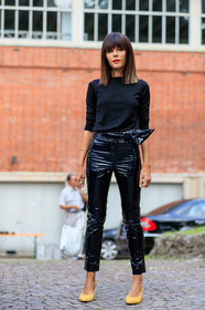 black pants, black top, blue denim, denim pants, Evangelie Smyrniotaki, fashion week, frenchystyle, full length, FW, high heels, jeans, jonathan paciullo, leather bag, leather shoes, MFW, MILAN, SPRING SUMMER 2017, SS 17, street style, tone on tone, total look black, trousers, varnished leather, vertical, white bag, yellow shoes