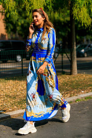 blue dress, graphic dress, leather bag, leather shoes, printed dress, white sneakers, street style, jonathan paciullo, FW, frenchystyle, fashion week, MFW, MILAN, SPRING SUMMER 2019, SS 19, vertical, full length