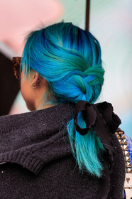 kicki yang zhang, margaret zhang, blue hair, dyed hair, back details, close up detail, hair details, fashion week, frenchystyle, FW, jonathan paciullo, street style, PFW, PARIS, vertical, atmosphere details, detail