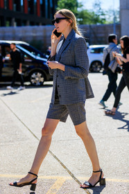 bermuda shorts suits, suits, checked suits, black and white jacket, black and white bermuda shorts, black leather sandals, high heels sandals, black sunglasses, butterfly sunglasses, checked jacket, checked bermuda shorts, fashion week, frenchystyle, FW, jonathan paciullo, street style, vertical, full length