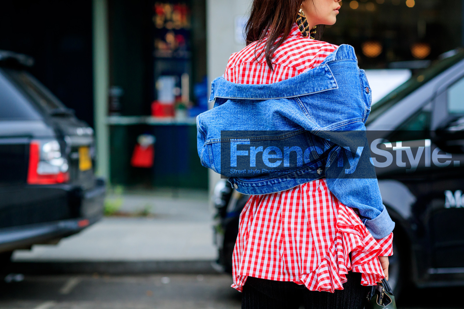 atmosphere details, AUTUMN WINTER 2017-2018, AW 17-18, back detail, blue denim, checked shirt, denim jacket, detail, FALL WINTER 2017-2018, fashion week, frenchystyle, FW, FW 17-18, gingham, graphic shirt, horizontal, jonathan paciullo, LFW, LONDON, plaid, printed shirt, red shirt, ruffled shirt, street style