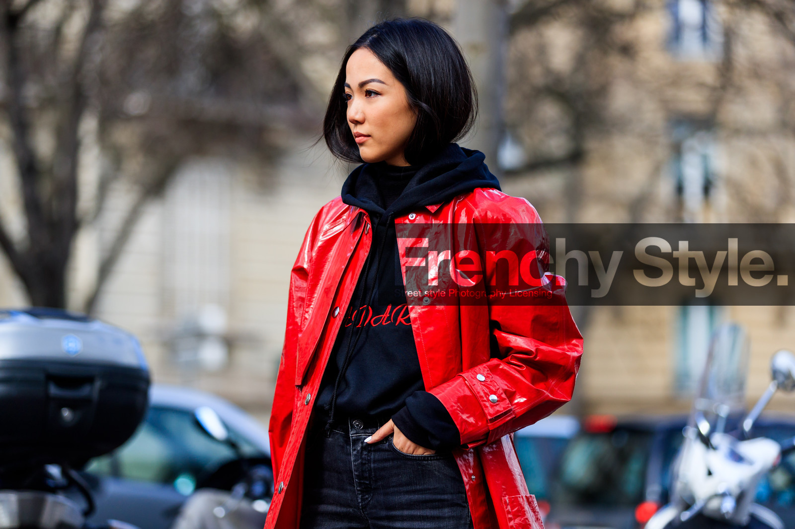atmosphere details, AUTUMN WINTER 2017-2018, AW 17-18, black denim, black sweater, denim pants, detail, FALL WINTER 2017-2018, fashion week, frenchystyle, FW, FW 17-18, hoodie, horizontal, jeans, jonathan paciullo, leather coat, PARIS, PFW, red coat, street style, trousers, vinyl, yoyo cao