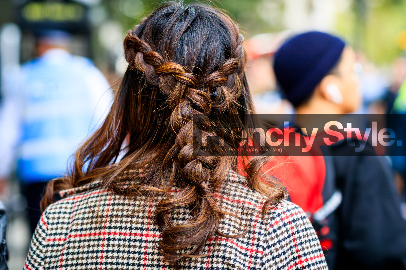 braids, brown coat, checked, houndstooth pattern, plaid, fashion week, frenchystyle, FW, jonathan paciullo, street style, LFW, LONDON, SPRING SUMMER 2019, SS 19, atmosphere details, horizontal, detail