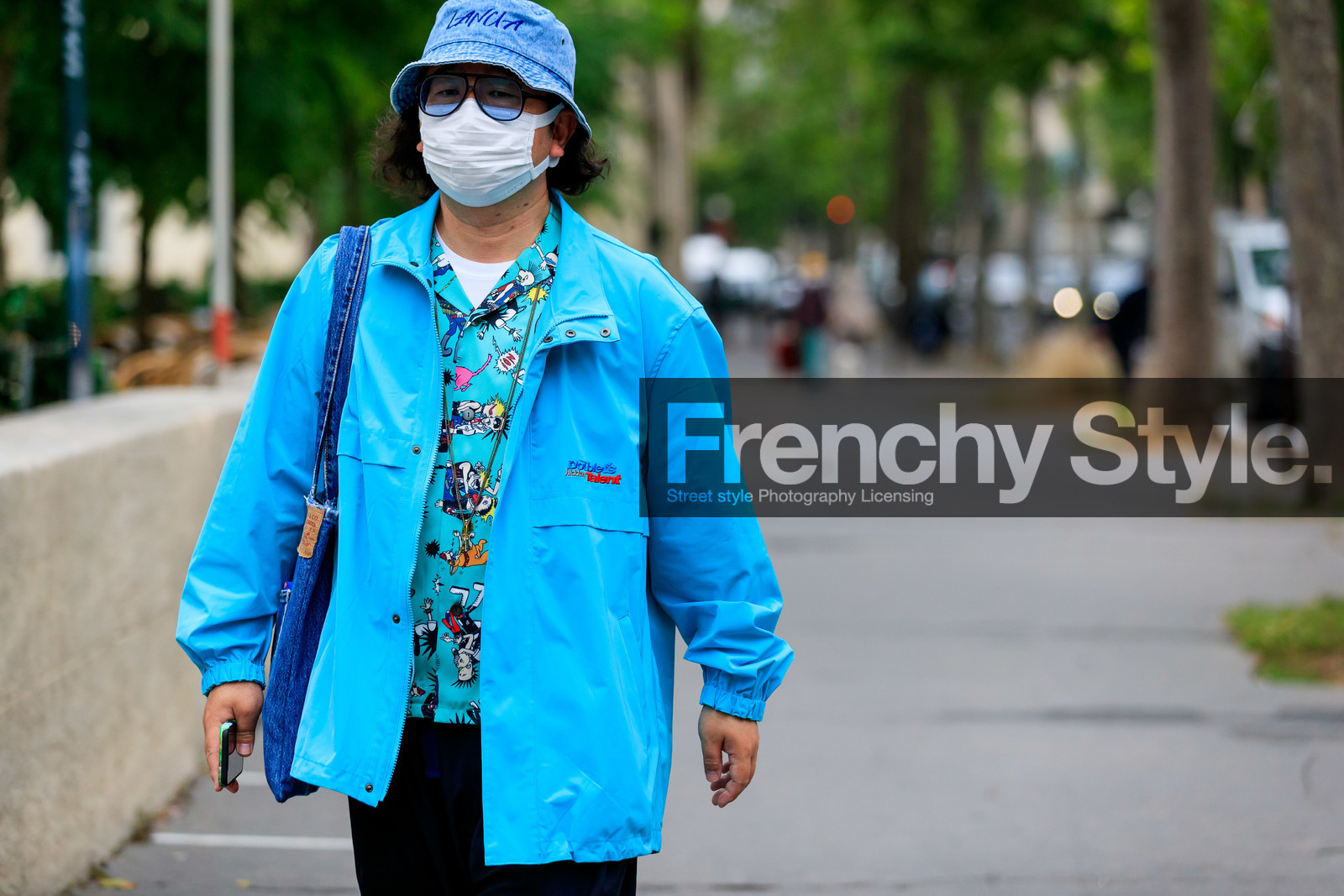 blue hat, blue coat, blue shirt, printed shirt, embroidered coat, aviator sunglasses, blue sunglasses, blue total look, fashion week, frenchystyle, FW, jonathan paciullo, street style, PFW, PARIS, SPRING SUMMER 2022, SS 22, horizontal, atmosphere details, detail