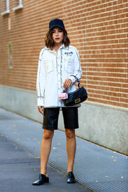 fendi shirt, fendi bag, baguette bag, black bag, black slippers, black leather bag, black leather slippers, animal skin slippers, black bermuda shorts, black leather bermuda shorts, black cap, white shirt, light pink bag, light pink leather bag, mini bag, karina nigay, fashion week, frenchystyle, FW, jonathan paciullo, street style, MFW, MILAN, SPRING SUMMER 2021, SS 21, vertical, full length