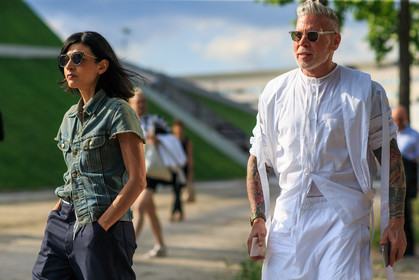 atmosphere details, blue denim, denim jacket, detail, fashion week, frenchystyle, FW, horizontal, jonathan paciullo, julie ragolia, MENSWEAR, navy pants, nick wooster, oversize, PARIS, PFW, rolled up sleeves, sleeveless, SPRING SUMMER 2017, SS 17, street style, sunglasses, tattoos, tone on tone, total look white, trousers, white shirt, white shorts, white skirt