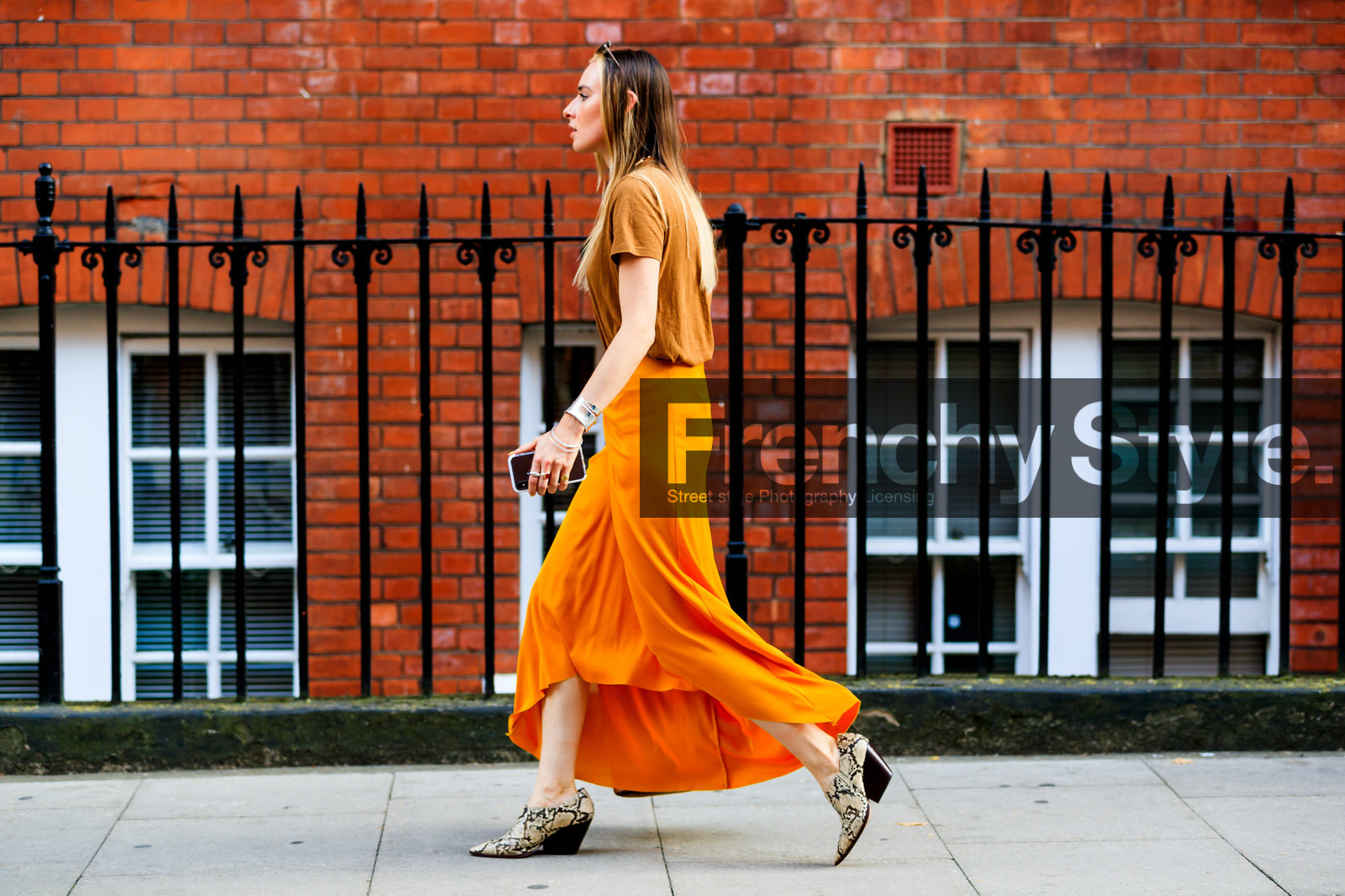 animal print, beige shoes, bracelet, flora macdonald johnston, leather shoes, orange skirt, orange top, snake print, fashion week, frenchystyle, FW, jonathan paciullo, street style, LFW, LONDON, SPRING SUMMER 2019, SS 19, atmosphere details, horizontal, full length