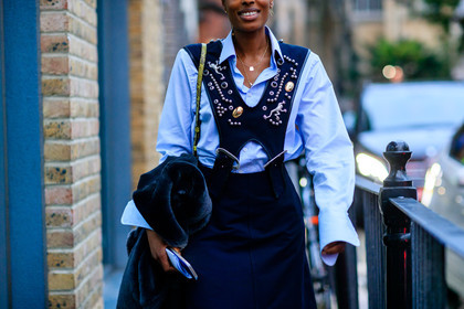 atmosphere details, blue dress, blue shirt, brooch, detail, donna wallace, embroideries, fashion week, frenchystyle, FW, golden jewelry, horizontal, jonathan paciullo, LFW, LONDON, necklace, SPRING SUMMER 2017, SS 17, street style, woman