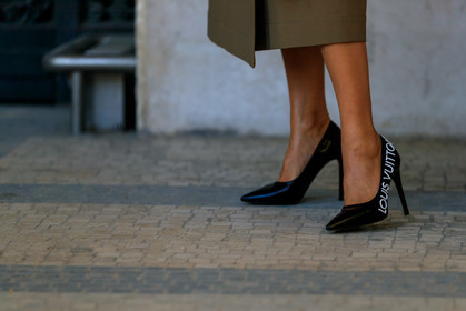 black shoes, high heels, leather shoes, louis vuitton, PARIS, PFW, street style, jonathan paciullo, FW, frenchystyle, fashion week, AUTUMN WINTER 2019-2020, AW 19-20, FALL WINTER 2019-2020, FW 19-20, horizontal, atmosphere details, detail