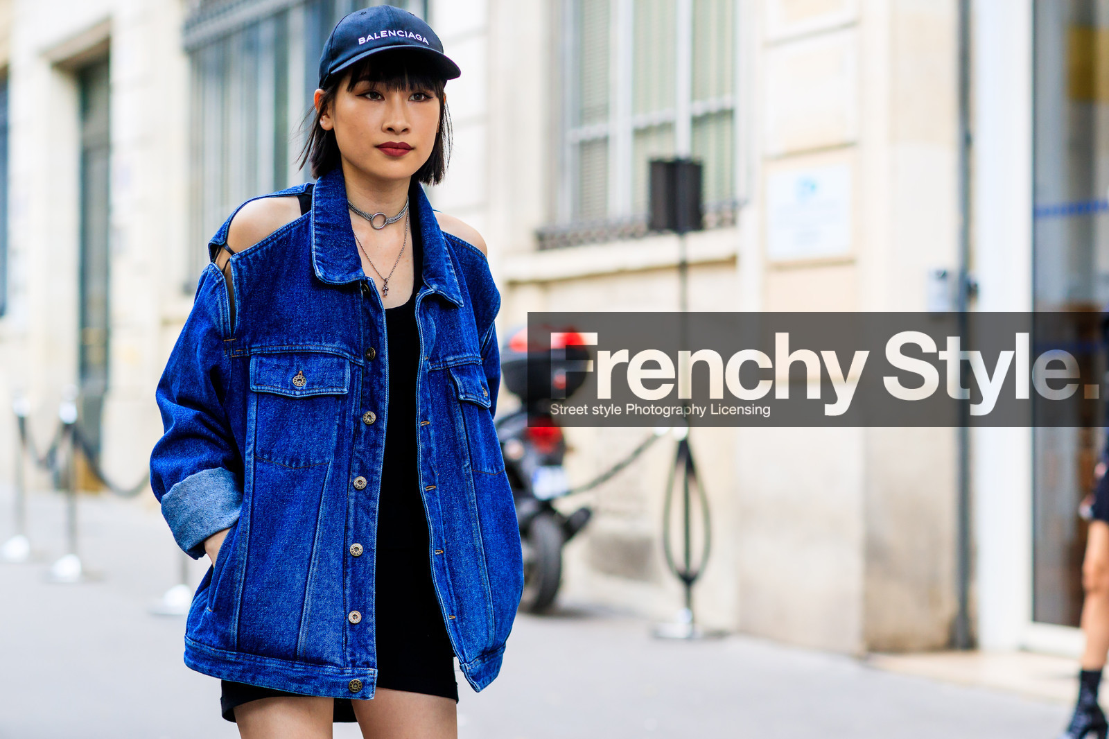atmosphere details, balenciaga, black cap, blue denim, choker, denim jacket, detail, fashion week, frenchystyle, FW, horizontal, jonathan paciullo, laser cut, MENSWEAR, necklace, PARIS, PFW, SPRING SUMMER 2018, SS 18, street style
