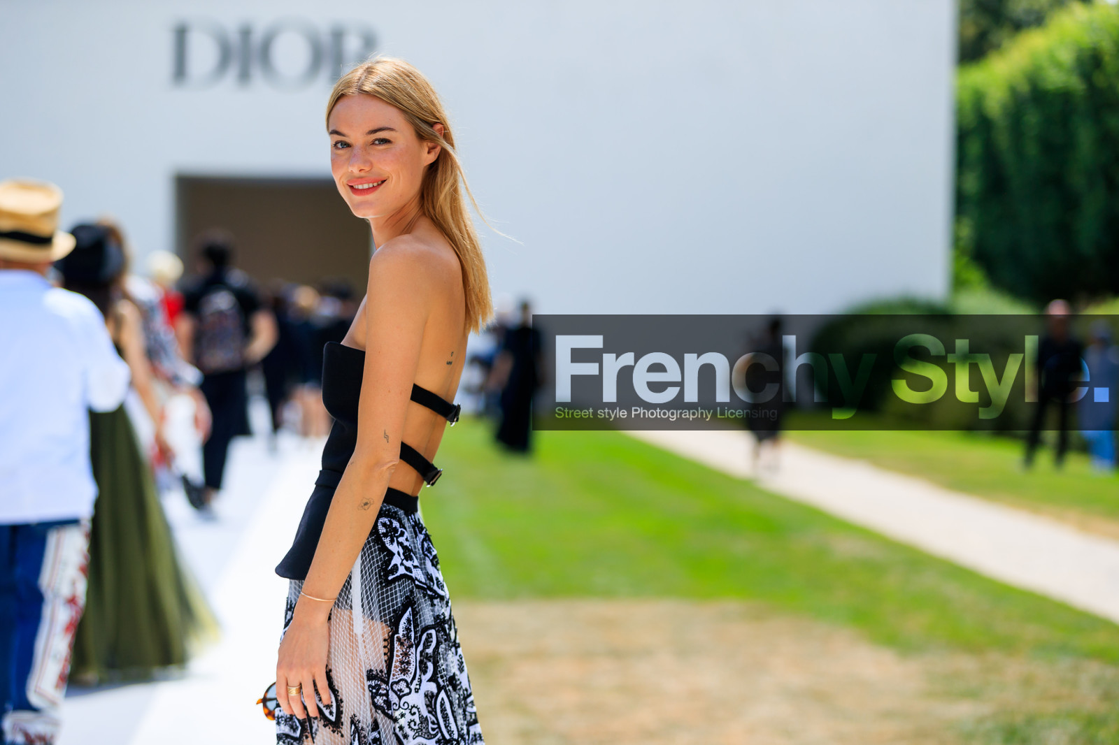 black and white, black top, bustier top, christian dior, fishnet, graphic skirt, printed skirt, see through, fashion week, frenchystyle, FW, jonathan paciullo, street style, PFW, PARIS, horizontal, atmosphere details, detail, AUTUMN WINTER 2018-2019, FALL WINTER 2018-2019, FW 18-19, camille rowe