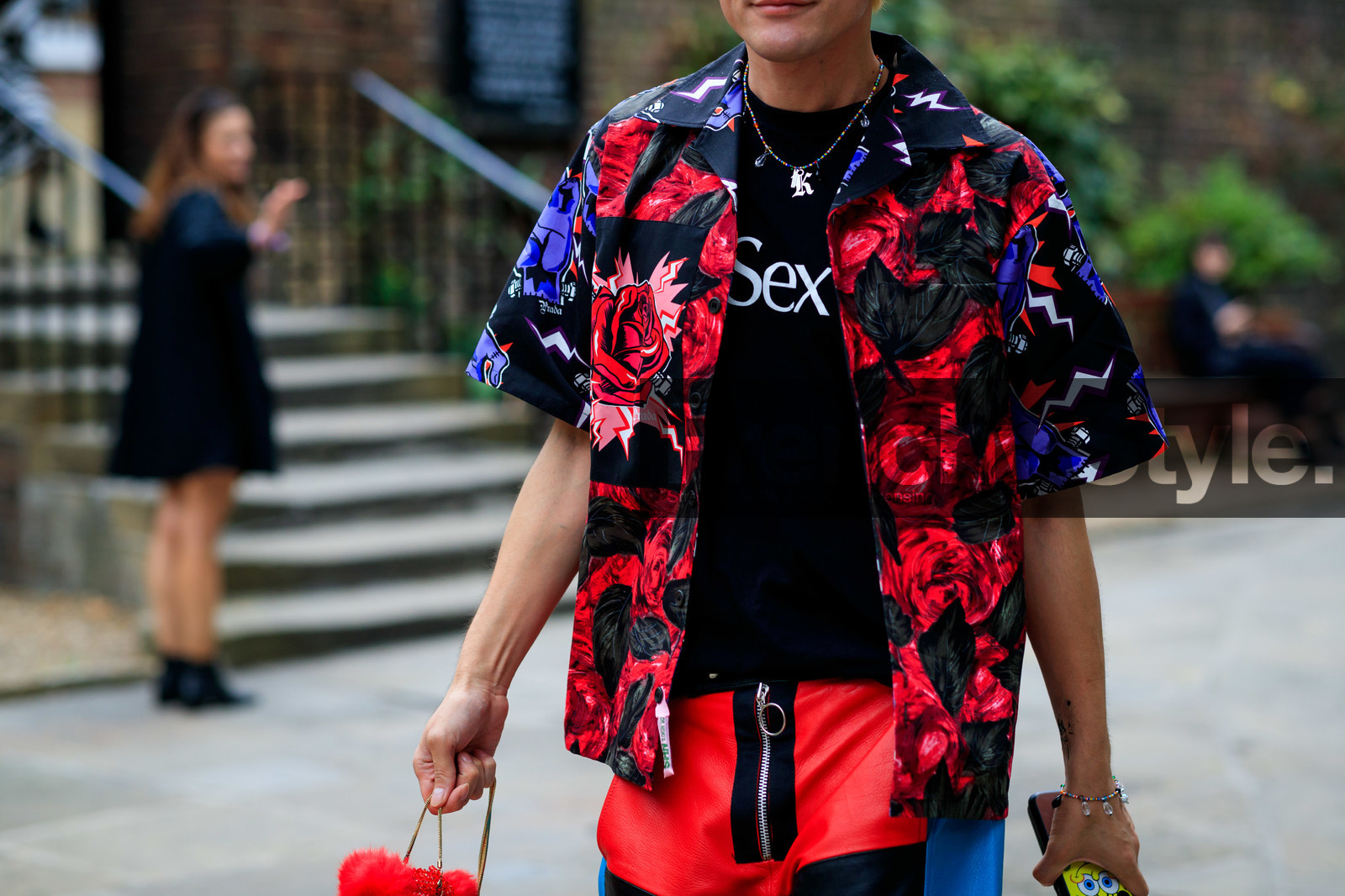 prada shirt, close up detail, red shirt, purple shirt, black shirt, printed shirt, floral printed shirt, black t-shirt, fashion week, frenchystyle, FW, jonathan paciullo, street style, atmosphere details, horizontal, detail