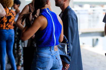 alice & j.s, atmosphere details, back detail, blue denim, blue top, denim pants, detail, fashion week, frenchystyle, FW, high waist jeans, high wia, horizontal, jeans, jonathan paciullo, leather bag, levi's, MENSWEAR, off white, PARIS, PFW, shiny bag, silver bag, SPRING SUMMER 2018, SS 18, street style, trousers