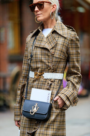 checked trench coat, beige trench coat, belted trench coat, white leather belt, ruffle trench coat, black leather bag, j w anderson bag, crossbody bag, hoop earrings, silvered earrings, golden earrings, different earrings, scale sunglasses, big sunglasses, gucci sunglasses, fashion week, frenchystyle, FW, jonathan paciullo, street style, LFW, LONDON, AUTUMN WINTER 2020-2021, FALL WINTER 2020-2021, FW 20-21, vertical, atmosphere details, detail