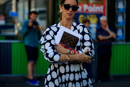 black and white, bracelet, brown clutch, earrings, golden jewelry, graphic bag, graphic dress, leather bag, louis vuitton, monogram, polka dot, printed bag, printed dress, rings, sunglasses, PFW, fashion week, frenchystyle, FW, jonathan paciullo, street style, PARIS, horizontal, atmosphere details, detail, AUTUMN WINTER 2018-2019, FALL WINTER 2018-2019, FW 18-19