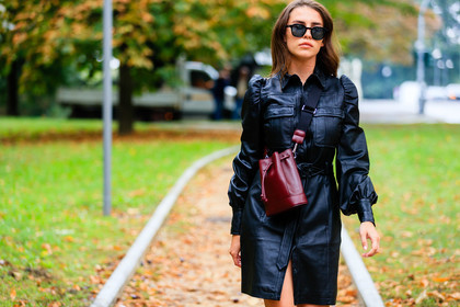 black leather dress, mini dress, button dress, belted dress, burgundy leather bag, bucket bag, crossbody bag, black sunglasses, balloon sleeves, long sleeves dress, sarah lou falk, street style, jonathan paciullo, FW, frenchystyle, fashion week, MFW, MILAN, SPRING SUMMER 2021, SS 21, horizontal, atmosphere details, detail