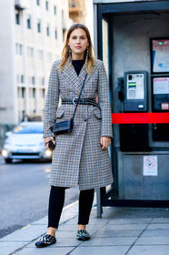 AUTUMN WINTER 2017-2018, AW 17-18, beige coat, belted coat, black bag, black belt, black denim, black shoes, checked coat, denim pants, earrings, FALL WINTER 2017-2018, fashion week, frenchystyle, full length, FW, FW 17-18, houndstooth pattern, houndstooth pett, jonathan paciullo, leather bag, leather belt, leather shoes, LFW, LONDON, plaid, prada, street style, studs, trousers, vertical