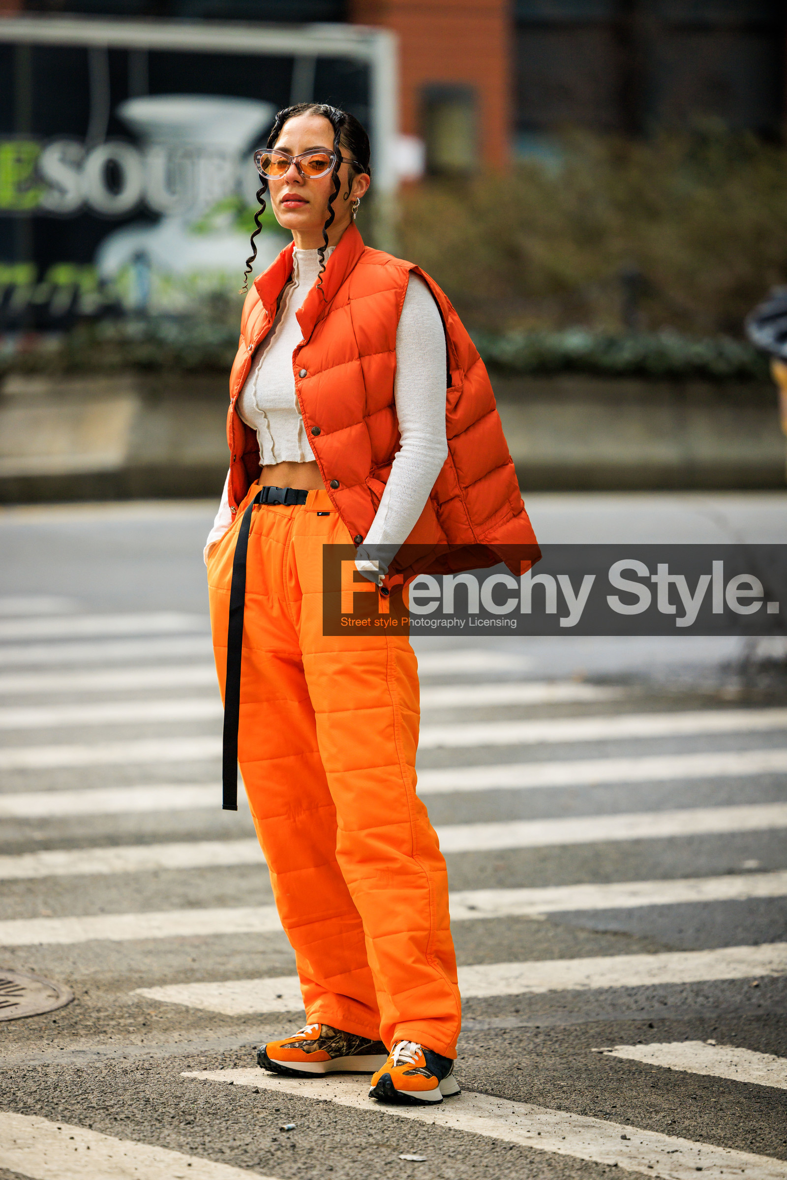 orange look, sleeveless vest, orange puffed vest, curls, 90s look, details, white cropped top, puffed pants, orange pants, orange sneakers, chunky sneakers, orange sunglasses, street style, jonathan paciullo, FW, frenchystyle, fashion week, NYFW, NEW YORK, AUTUMN WINTER 2022-2023, FALL WINTER 2022_2023, FW 22-23, vertical, full length