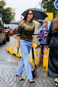 alessandra ambrosio, chanel belt, chanel pullover, chanel sunglasses, light blue jeans, levis jeans, black pullover, lurex pullover, golden pullover, mirror sunglasses, dangling earrings, pearl earrings, PARIS, PFW, SPRING SUMMER 2020, SS 20, fashion week, frenchystyle, FW, jonathan paciullo, street style, vertical, full length