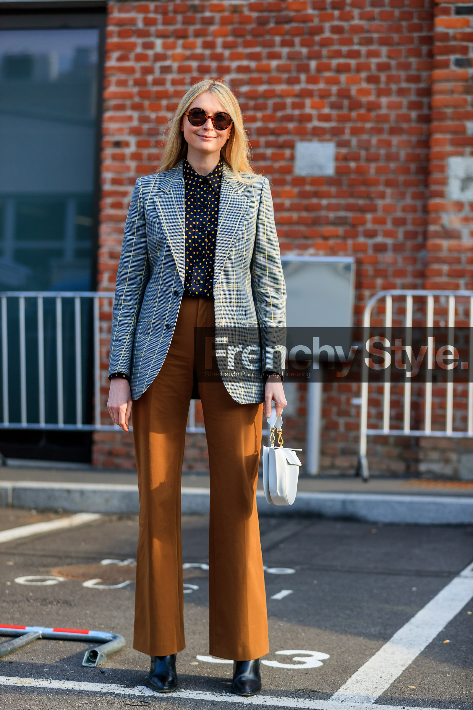 black shoes, high heels, leather shoes, black shirt, brown pants, checked, graphic jacket, graphic shirt, grey jacket, leather bag, plaid, polka dot, printed jacket, printed shirt, sunglasses, trousers, white bag, fashion week, frenchystyle, FW, jonathan paciullo, street style, MFW, MILAN, AUTUMN WINTER 2018-2019, FALL WINTER 2018-2019, FW 18-19, vertical, full length