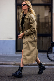 bag, black boots, black sunglasses, boots, chain necklace, crossbody bag, dr martens, khaki bag, khaki trench, lace up boots, leather bag, leather boots, sunglasses, trench, trenchcoat, fashion week, frenchystyle, FW, jonathan paciullo, street style, PFW, PARIS, SPRING SUMMER 2022, SS 22, vertical, full length