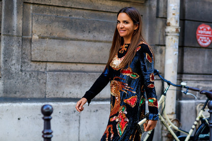 animal print, black dress, glitter, gold bag, graphic dress, leather bag, printed dress, sequined dress, shiny dress, valentino, PFW, fashion week, frenchystyle, FW, jonathan paciullo, street style, PARIS, horizontal, atmosphere details, detail, AUTUMN WINTER 2018-2019, FALL WINTER 2018-2019, FW 18-19, laure heriard dubreuil