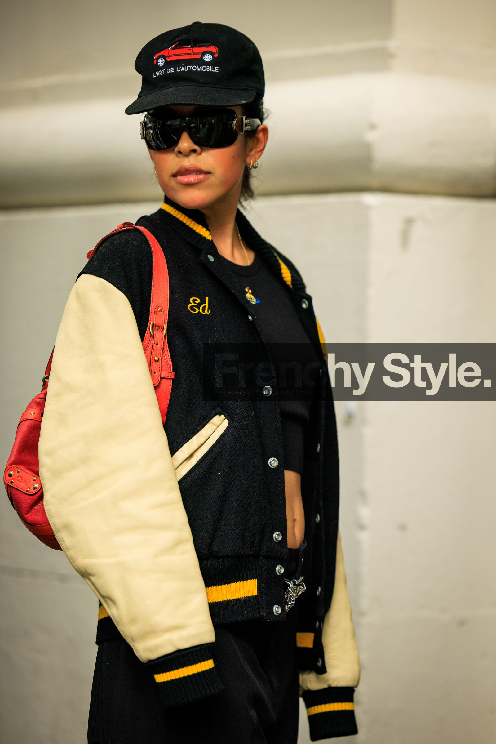 baseball jacket, dual toned jacket, black baseball jacket, black cap, high pony tail, black sunglasses, dior sunglasses, black pants, details, red handbag, leather handbag, vivienne westwood cropped top, black cropped top, creole earrings, street style, jonathan paciullo, FW, frenchystyle, fashion week, NYFW, NEW YORK, AUTUMN WINTER 2022-2023, FALL WINTER 2022_2023, FW 22-23, vertical, atmosphere details