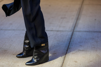 atmosphere details, AUTUMN WINTER 2016-2017, AW 16-17, black boots, detail, fashion week, frenchystyle, FW, FW 16-17, hermès, high heels, horizontal, jonathan paciullo, leather boots, long skirt, navy skirt, NEW YORK, NYFW, street style, woman
