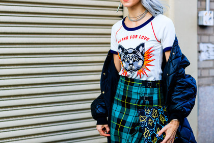atmosphere details, AUTUMN WINTER 2017-2018, AW 17-18, black coat, checked skirt, detail, dyed hair, FALL WINTER 2017-2018, fashion week, frenchystyle, fun bag, FW, FW 17-18, graffiti, green skirt, gucci, horizontal, jonathan paciullo, leather bag, multicolor bag, necklace, NEW YORK, NYFW, off the shoulder, plaid, printed bag, printed t shirt, Samantha Angelo, street style, tartan, white t-shirt