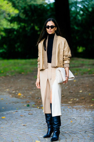 light beige leather jacket, light beige leather bombers, bombers jacket, light beige skirt, white leather clutch, white skirt, black pullover, black sunglasses, futurist shape sunglasses, turtleneck pullover, pleated skirt, mid long skirt, silk skirt, split skirt, black leather boots, high boots, high heels boots, quilted clutch, ilenia toma, street style, jonathan paciullo, FW, frenchystyle, fashion week, MFW, MILAN, SPRING SUMMER 2021, SS 21, vertical, full length
