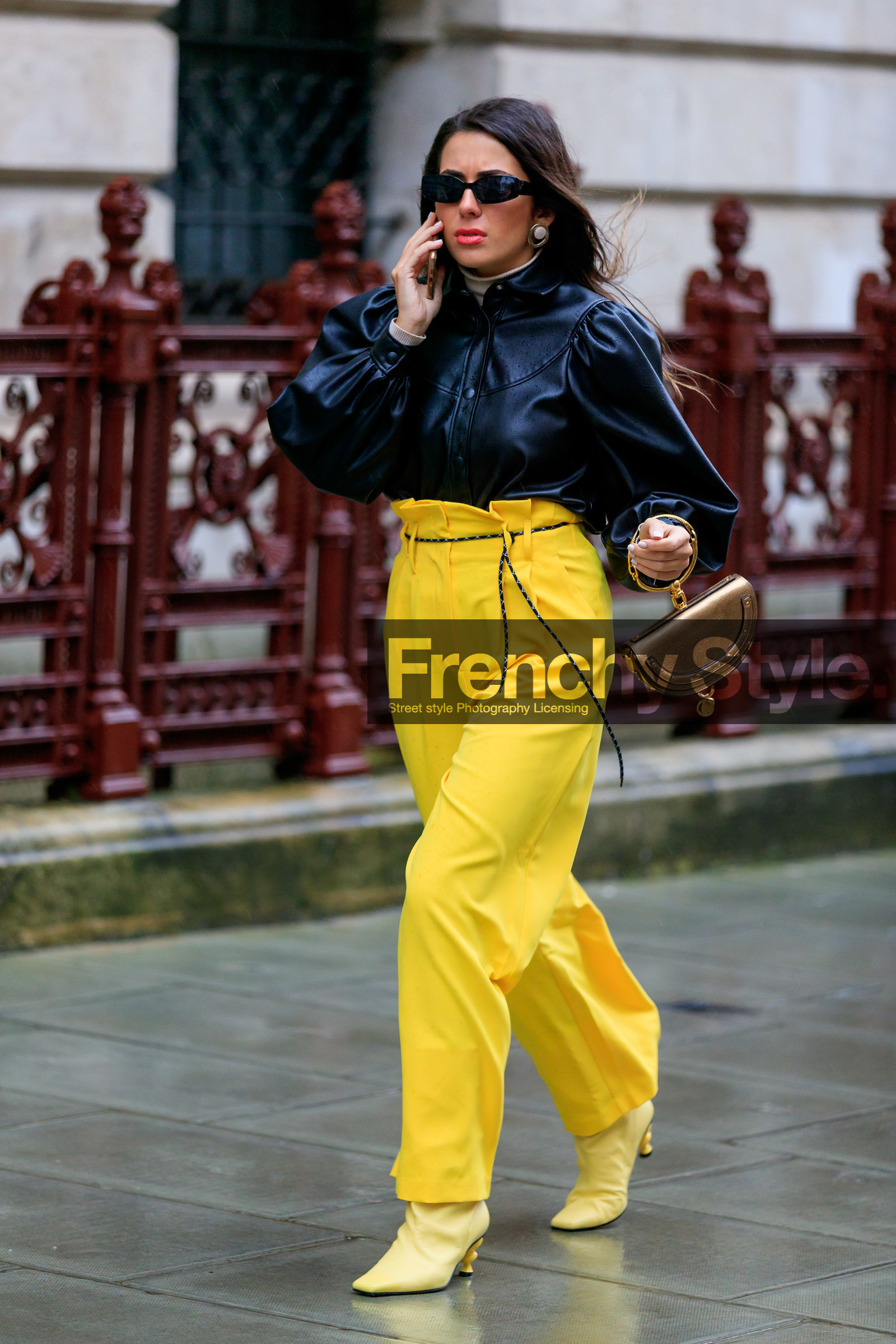 black leather shirt, yellow pants, high waist pants, belted pants, golden bag, golden buckle bag, chloe bag, round shape bag, round shape earrings, golden earrings, light yellow boots, geometrical heel, fashion week, frenchystyle, FW, jonathan paciullo, street style, LFW, LONDON, AUTUMN WINTER 2020-2021, FALL WINTER 2020-2021, FW 20-21, vertical, full length