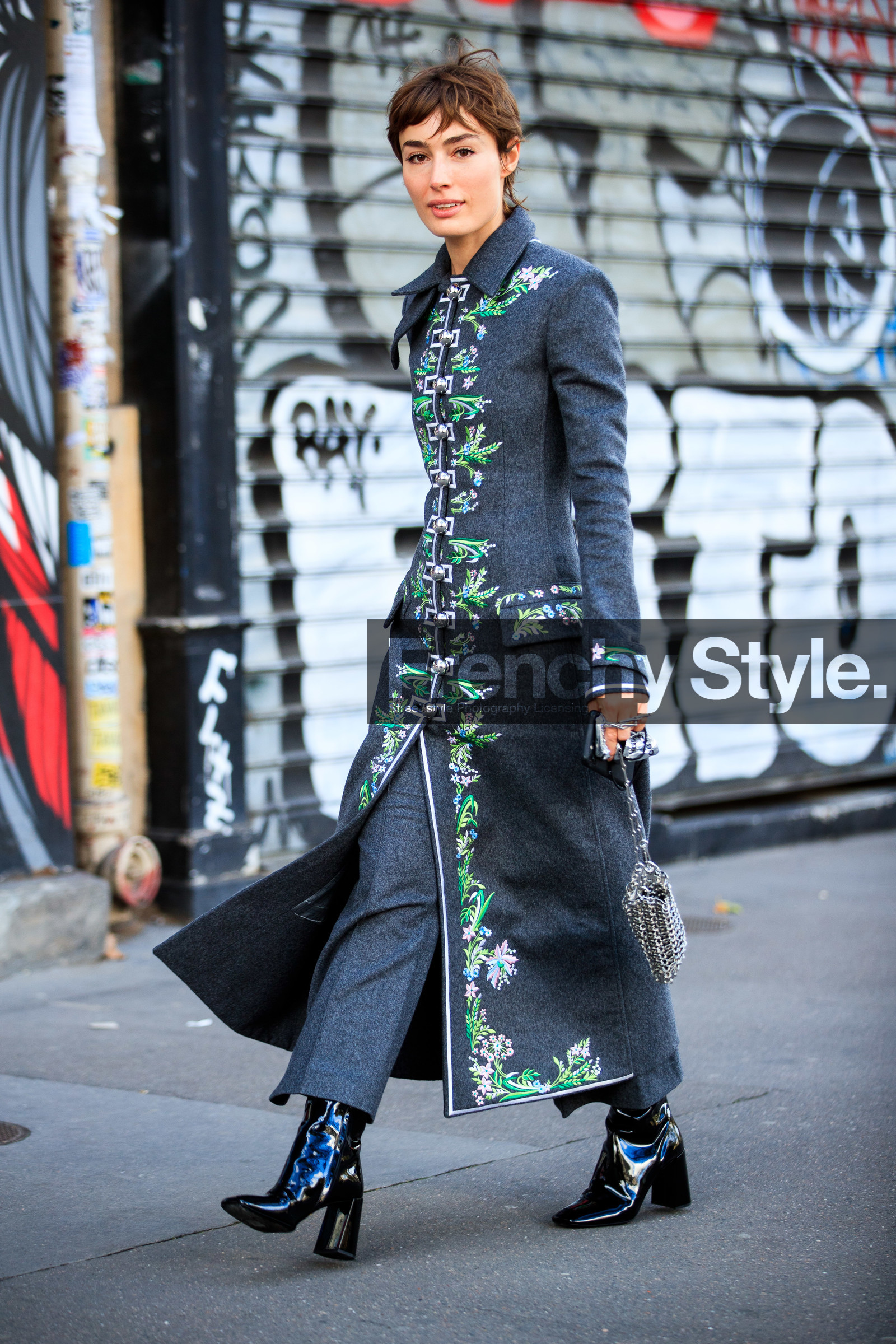 elsa muse, paco rabanne jacket, paco rabanne coat, dark grey jacket, dark grey coat, floral embroidered jacket, floral embroidered coat, long coat, silvered bag, metalic bag, paco rabanne bag, black polish boots, PARIS, PFW, fashion week, frenchystyle, FW, jonathan paciullo, street style, SPRING SUMMER 2021, SS 21, vertical, full length