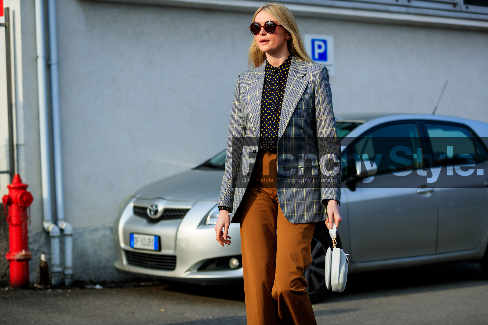 black shirt, brown pants, checked, graphic jacket, graphic shirt, grey jacket, leather bag, plaid, polka dot, printed jacket, printed shirt, sunglasses, trousers, white bag, fashion week, frenchystyle, FW, jonathan paciullo, street style, MFW, MILAN, AUTUMN WINTER 2018-2019, FALL WINTER 2018-2019, FW 18-19, horizontal, atmosphere details