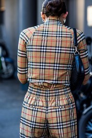 back, back detail, bag, beige, black bag, burberry, check, checked pants, checked top, croc bag, leather bag, print, printed pants, printed top, tartan print, fashion week, frenchystyle, FW, jonathan paciullo, street style, MFW, MILAN, SPRING SUMMER 2022, SS 22, vertical, atmosphere details, detail