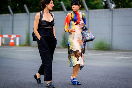 backpack, black bag, black pants, black shoes, black top, blue shoes, christian dior, graphic bag, graphic dress, lace dress, leather bag, leather shoes, multicolor sweater, printed bag, printed dress, tie & die, tone on tone, total look black, trousers, vêtements, fashion week, frenchystyle, FW, jonathan paciullo, street style, PFW, PARIS, atmosphere details, horizontal, full length, AUTUMN WINTER 2018-2019, FALL WINTER 2018-2019, FW 18-19, susie lau