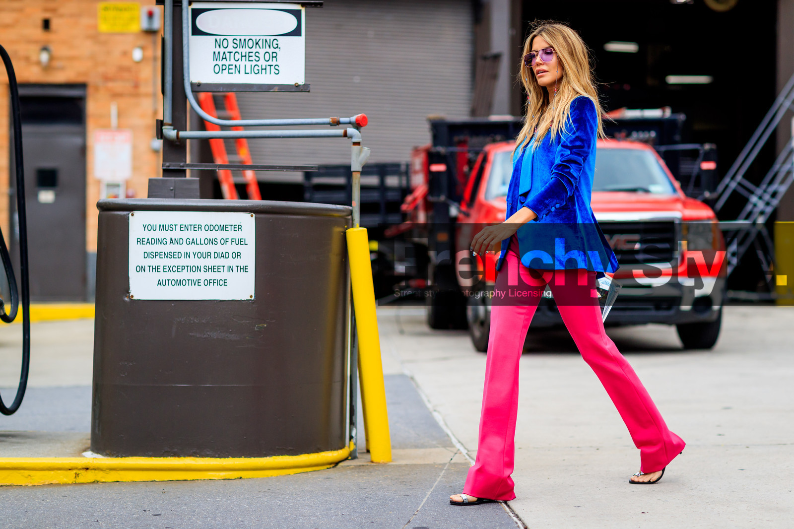 atmosphere details, blazer, blue jacket, fashion week, frenchystyle, full length, FW, graphic bag, horizontal, jonathan paciullo, leather bag, martha graeff, NEW YORK, NYFW, pink pants, SPRING SUMMER 2018, SS 18, street style, sunglasses, transparent bag, trousers, velvet