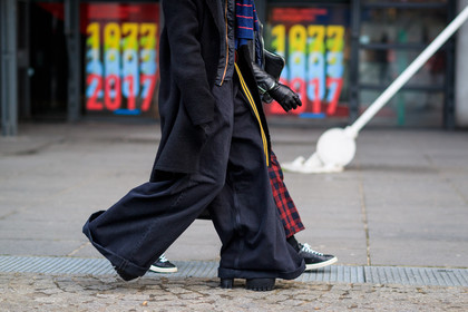 black denim, black shoes, black wedges, denim pants, high heels, jeans, leather shoes, oversize, trousers, wide pants, fashion week, frenchystyle, FW, jonathan paciullo, street style, PFW, PARIS, SPRING SUMMER 2017, SS 17, HAUTE COUTURE, atmosphere details, detail, horizontal